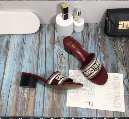 DIO* Chunky Embroidered Slippers