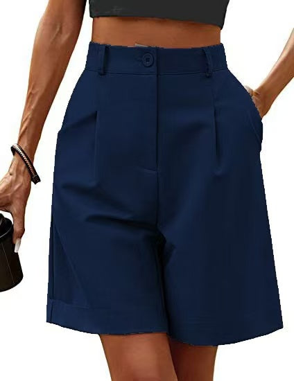Knitted pleated Bermuda shorts