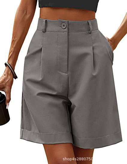 Knitted pleated Bermuda shorts