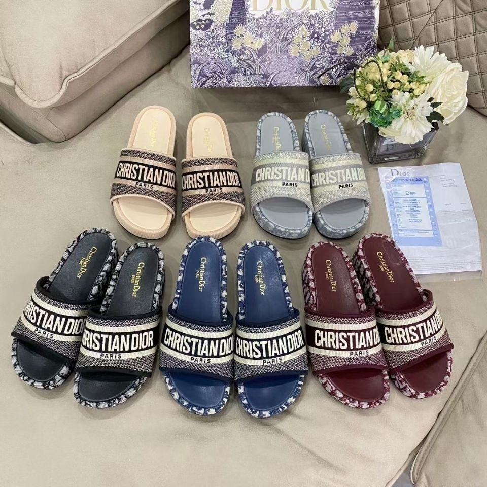 DR Embroidered thick-soled slippers