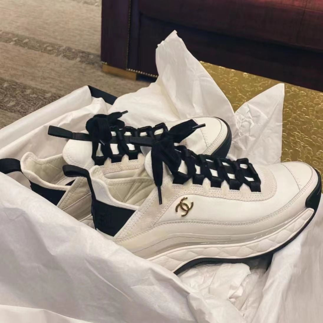 C   low-top trainers