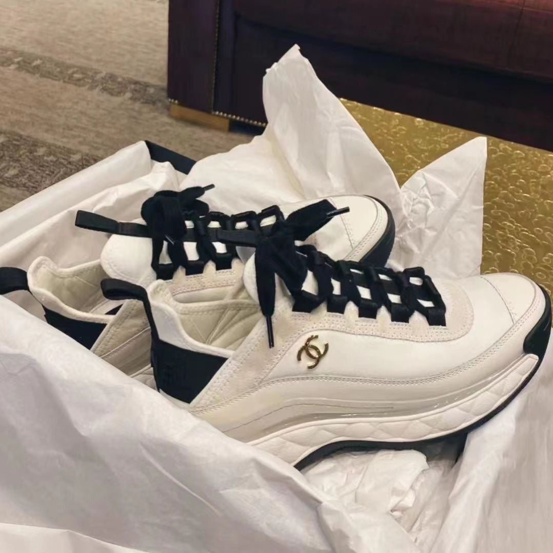 C   low-top trainers