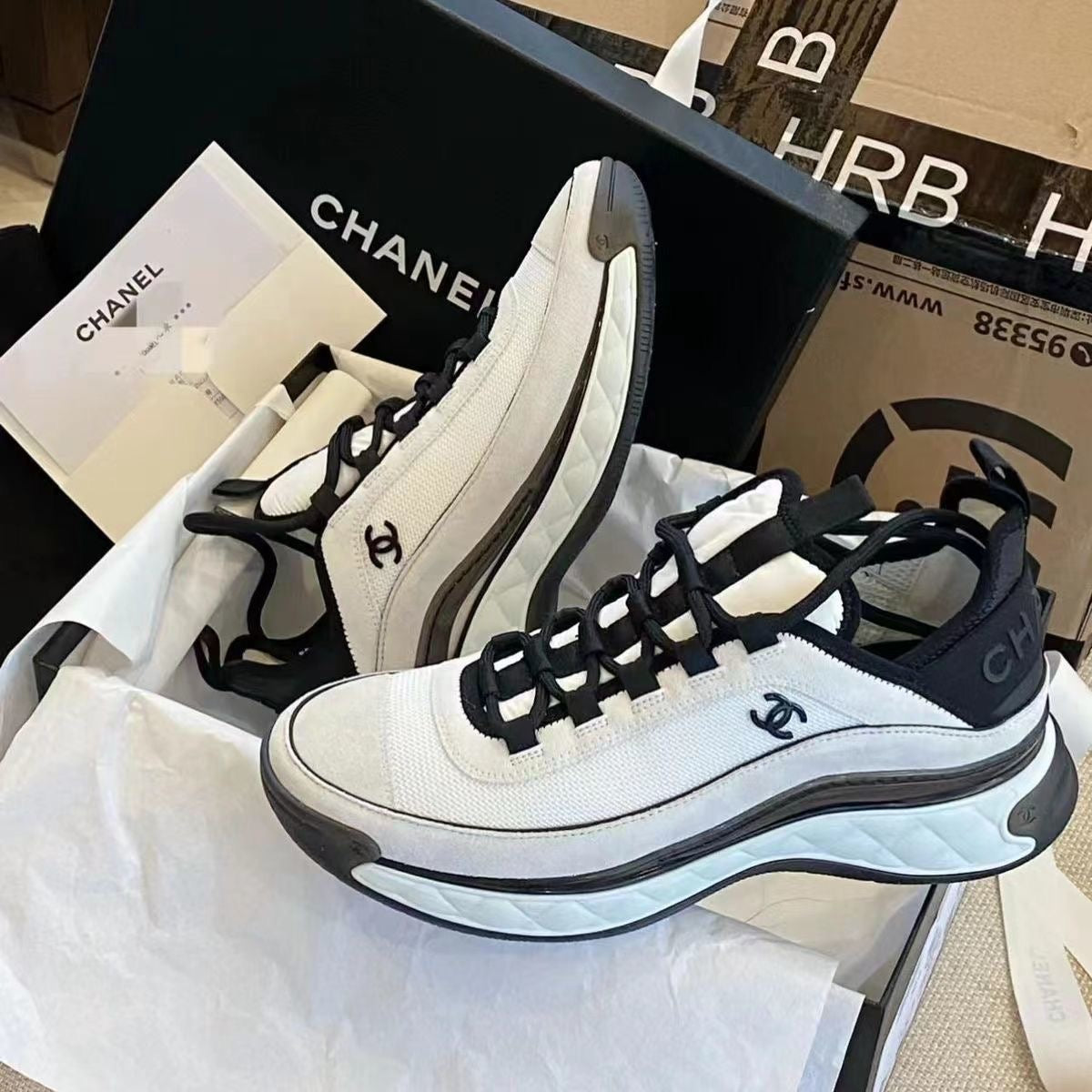 C   low-top trainers