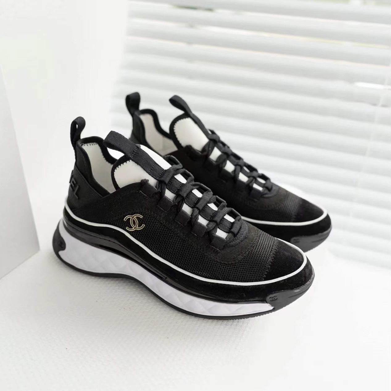 C   low-top trainers