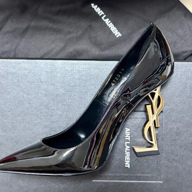 S  Opyum Logo Plaque Pumps