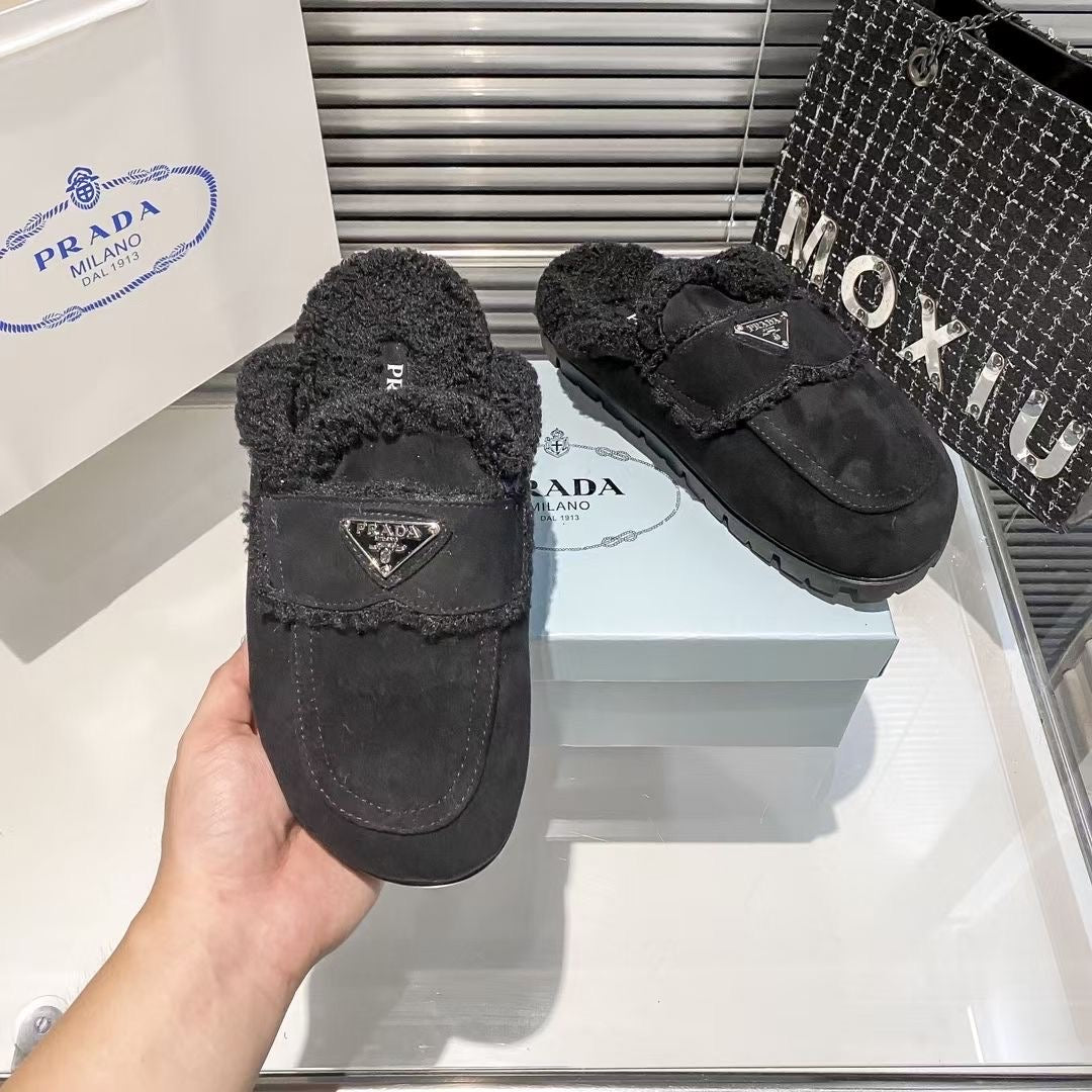 PRA* Fleece Slippers