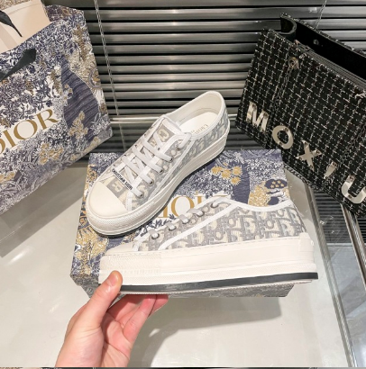 DIO* embroidered canvas sneakers