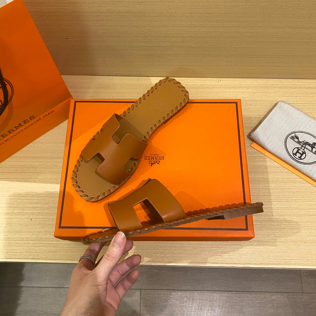 New H new woven slippers