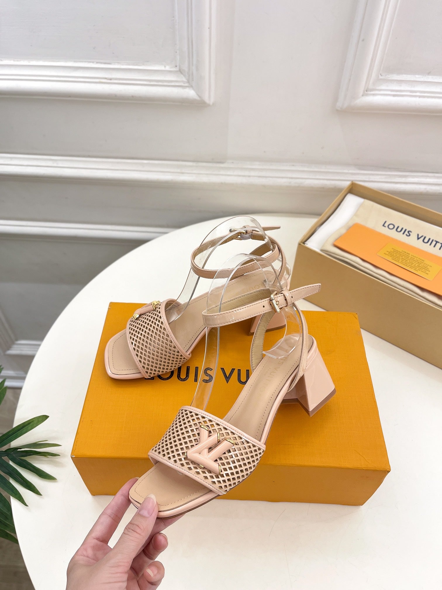 New gold Louis Vuitton sandals vip1:1