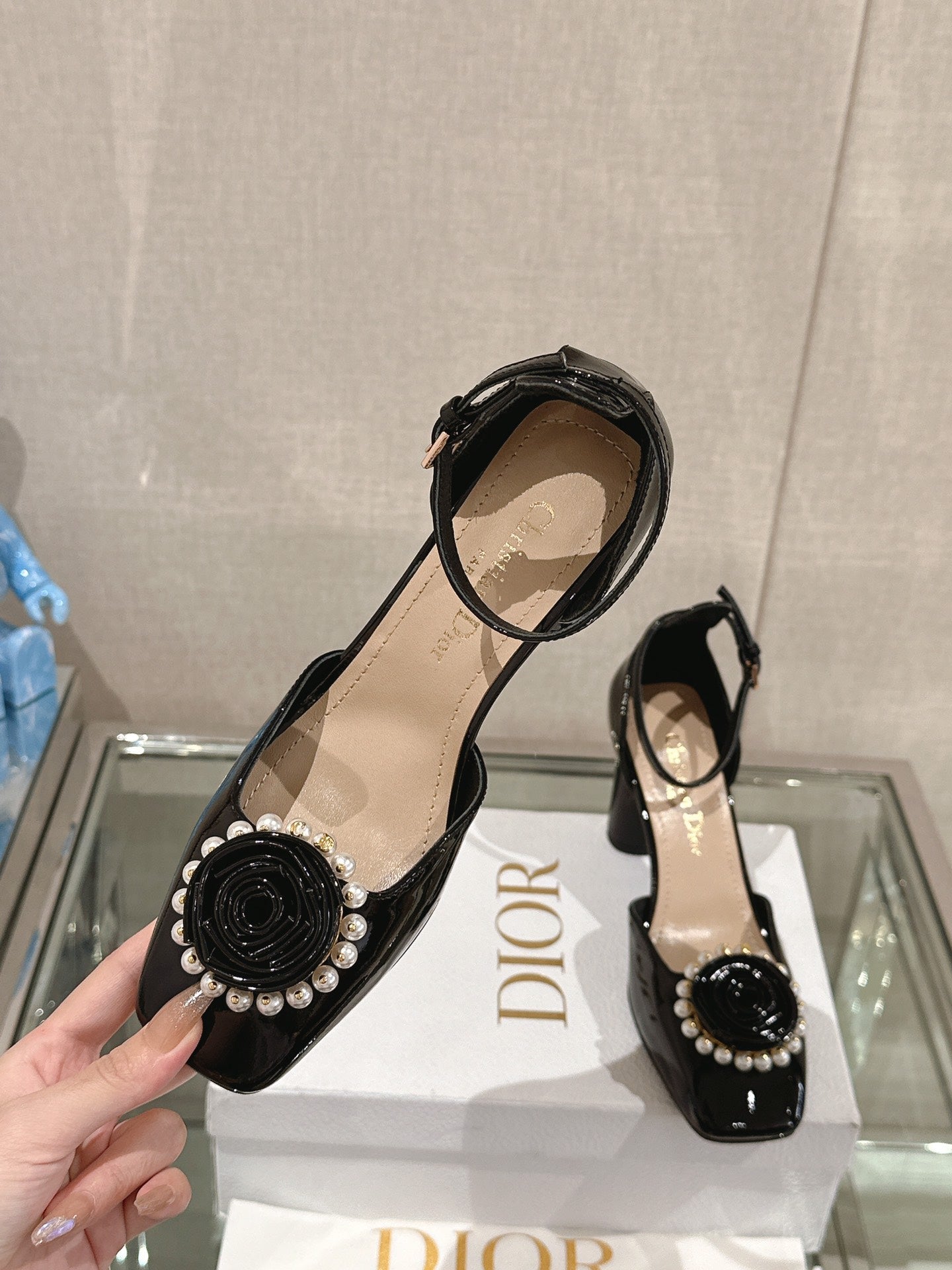 Autumn and winter new DIO* ROSE mid-heeled/high-heeled hollow sandals pearl round buckle series