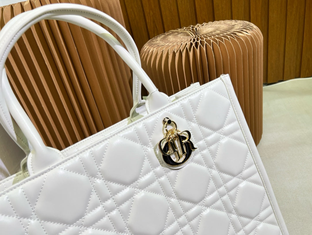 D new style hand-held crossbody bag