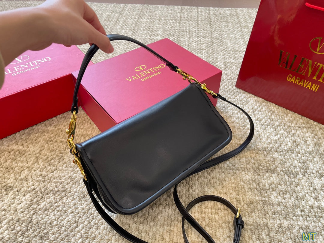 V 24 new shoulder bag