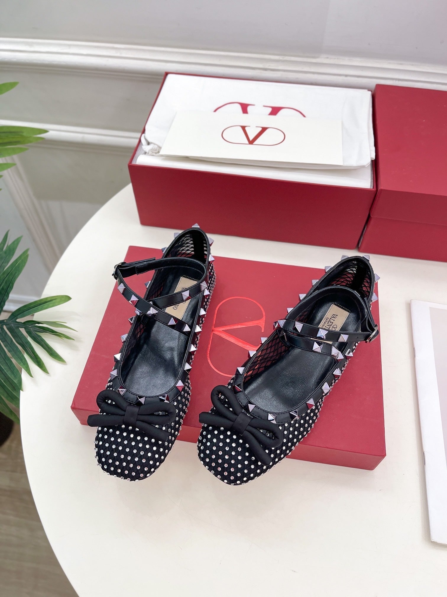 V new rivet rhinestone mesh ballet shoes VIP1：1