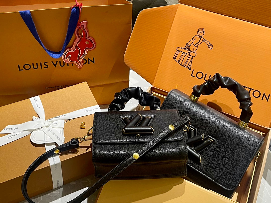 New L twist lock chain bag