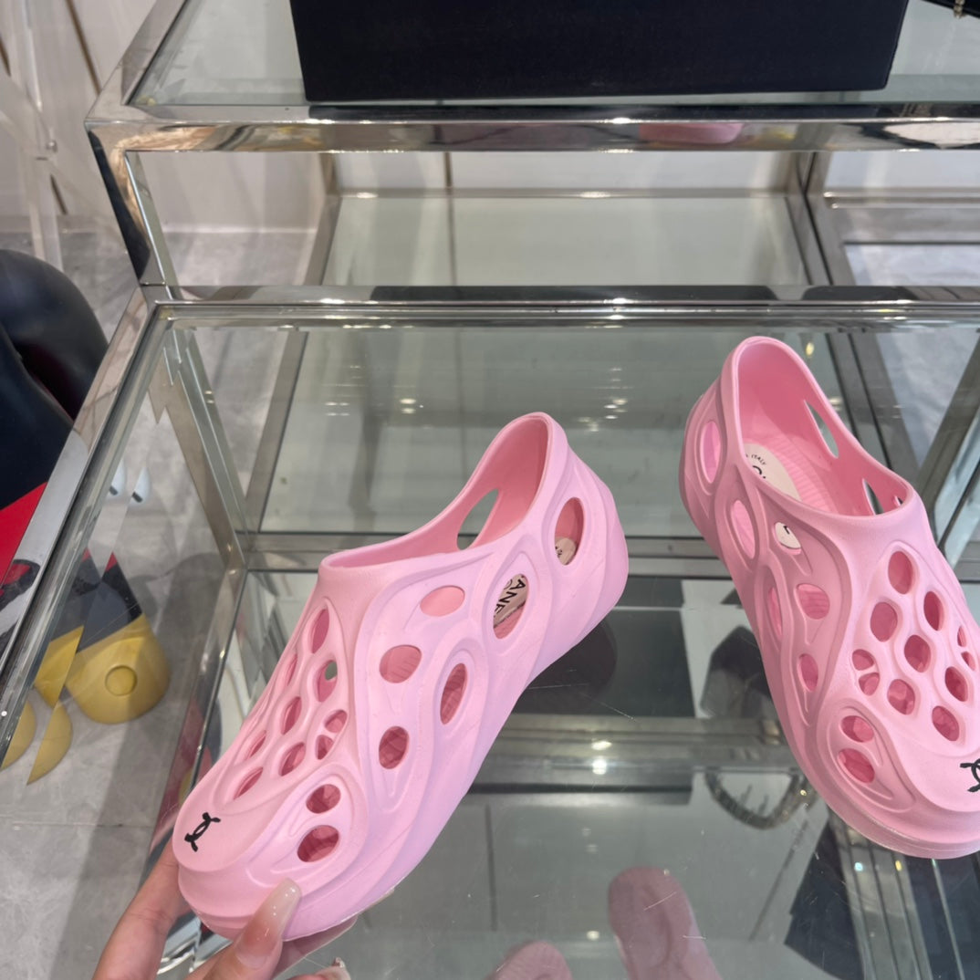 Pink hole slippers  VIP  1：1