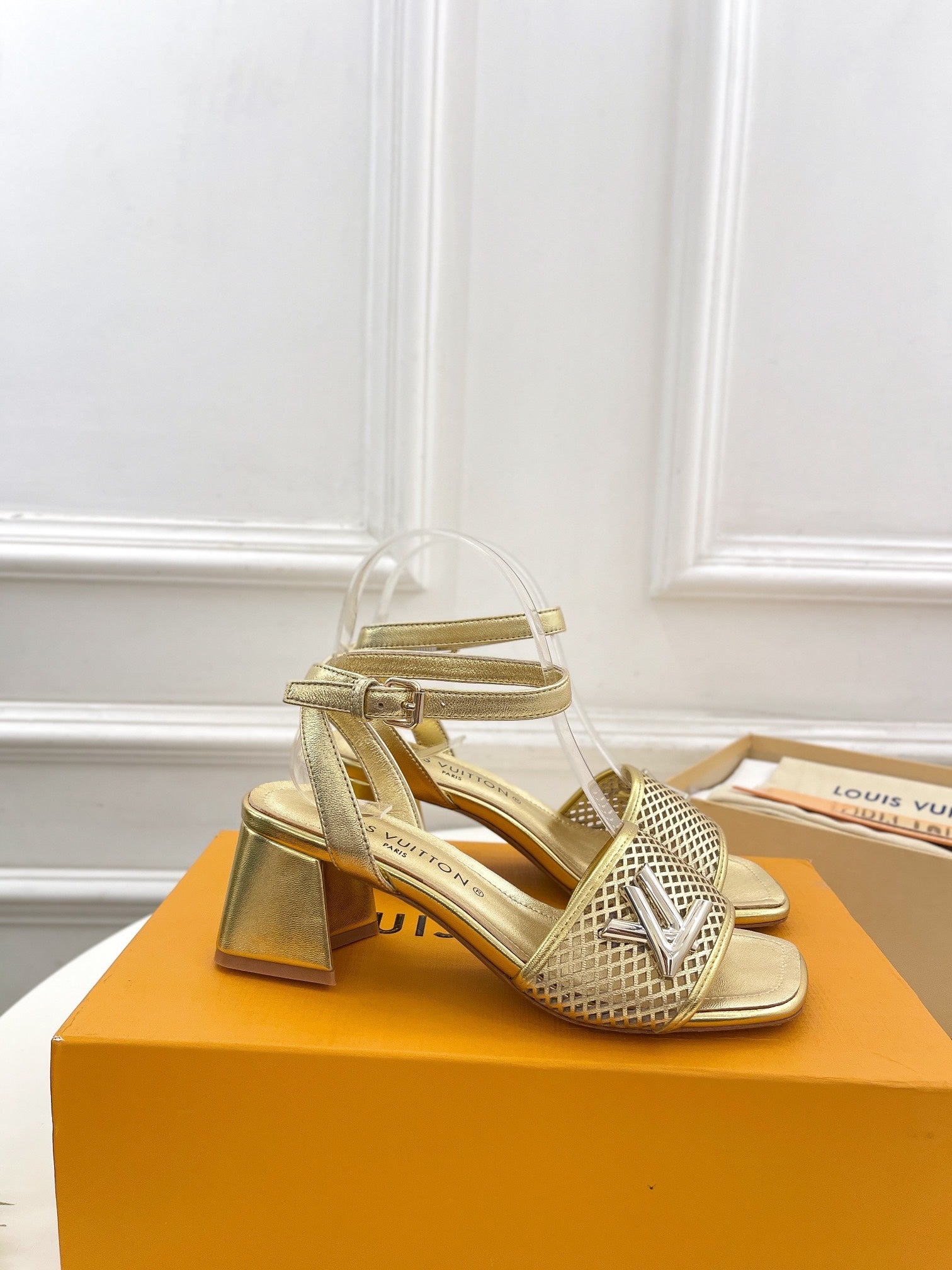 New gold Louis Vuitton sandals vip1:1