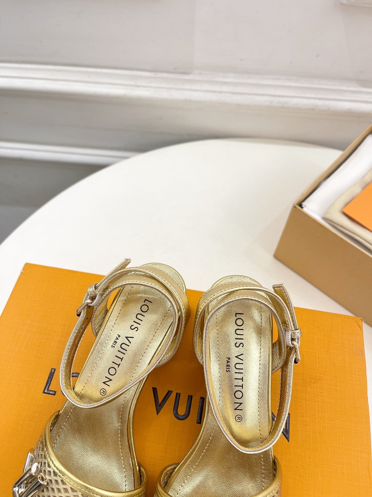 New gold Louis Vuitton sandals vip1:1
