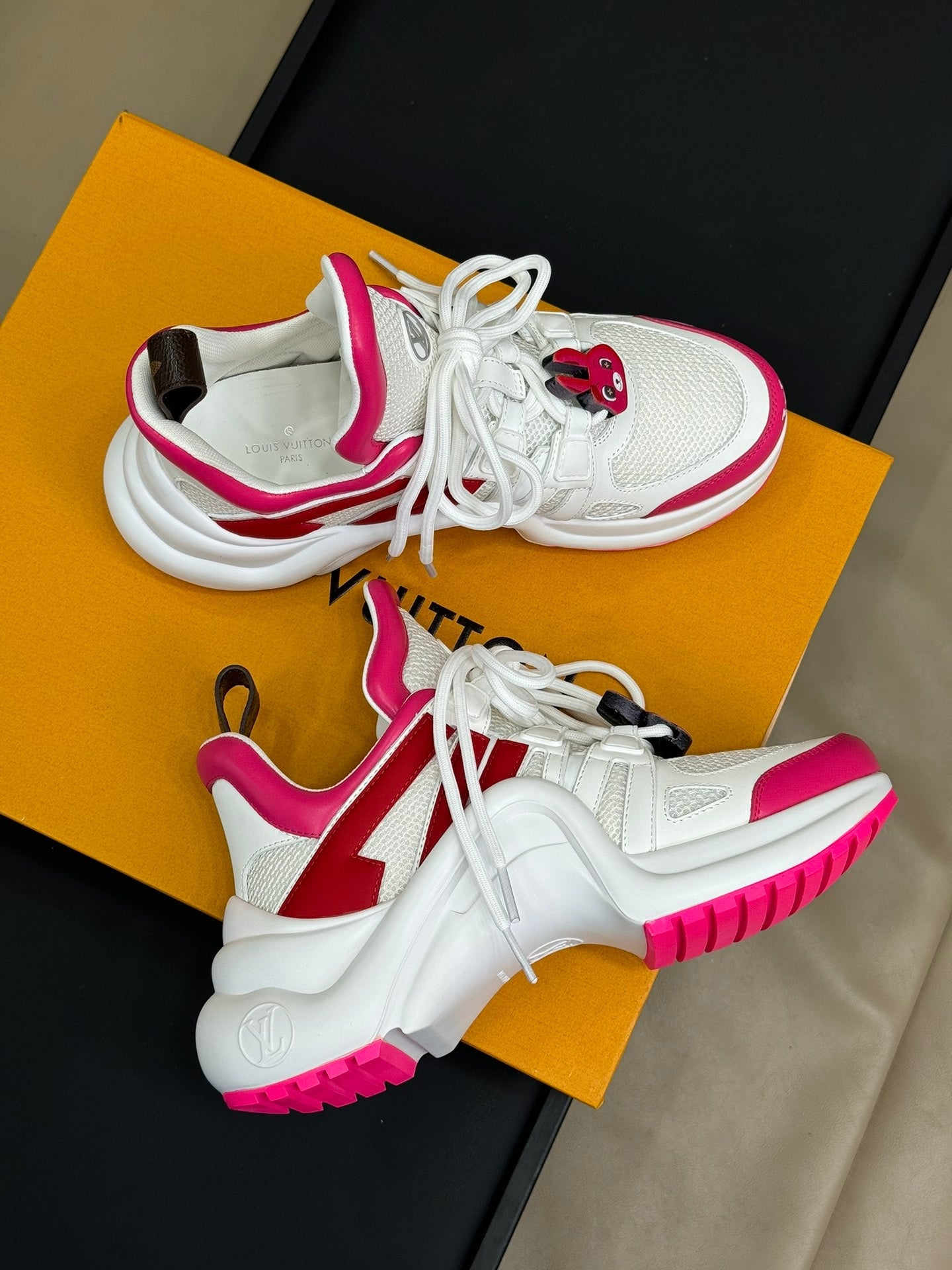 2024LV running shoes pattern VIP1:1