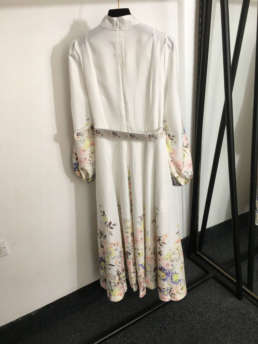 Zim** new elegant floral print custom shell button lantern long sleeve dress with belt, white