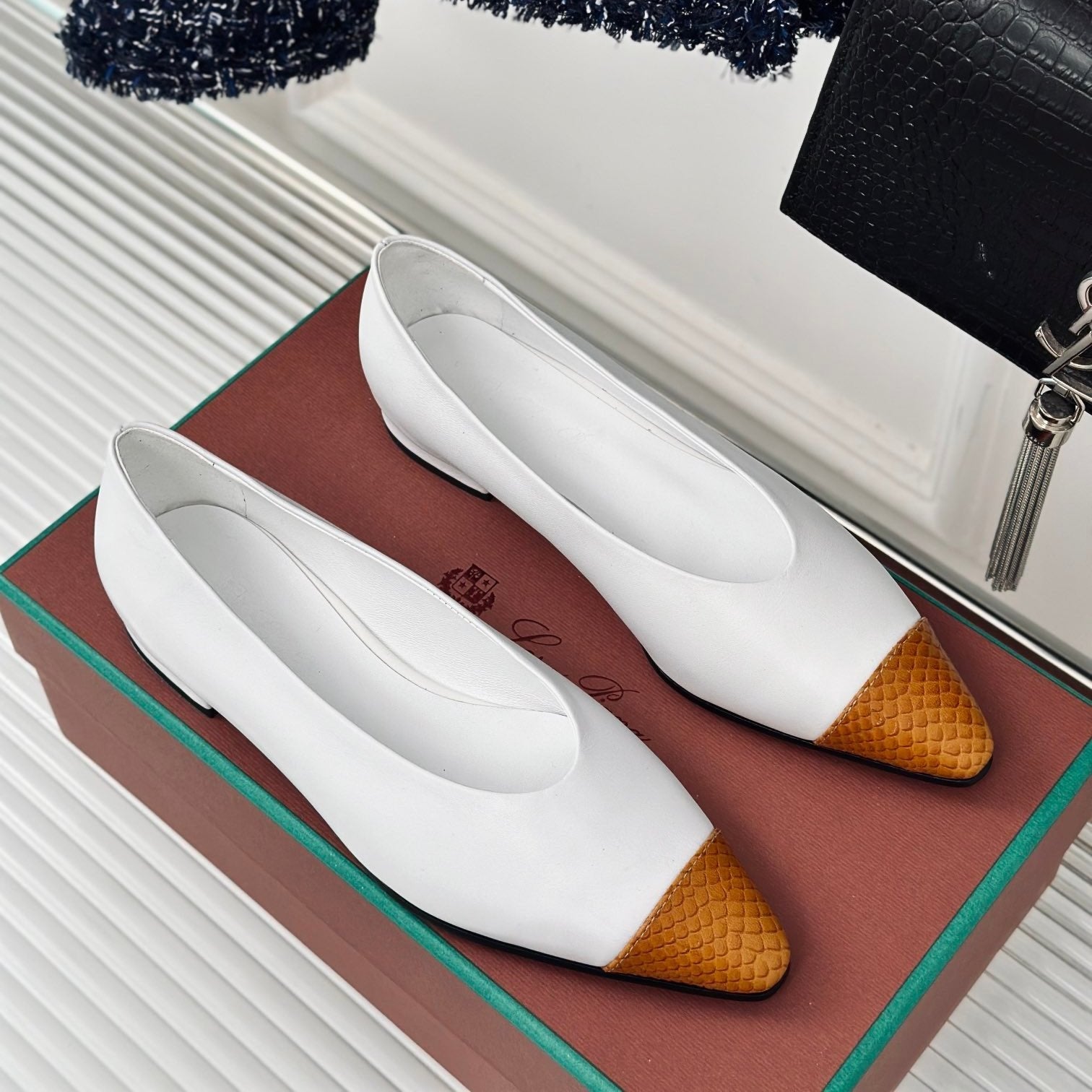 Loro Pia**/ Top quality classic beautiful retro witch color matching flat shoes VIP1:1