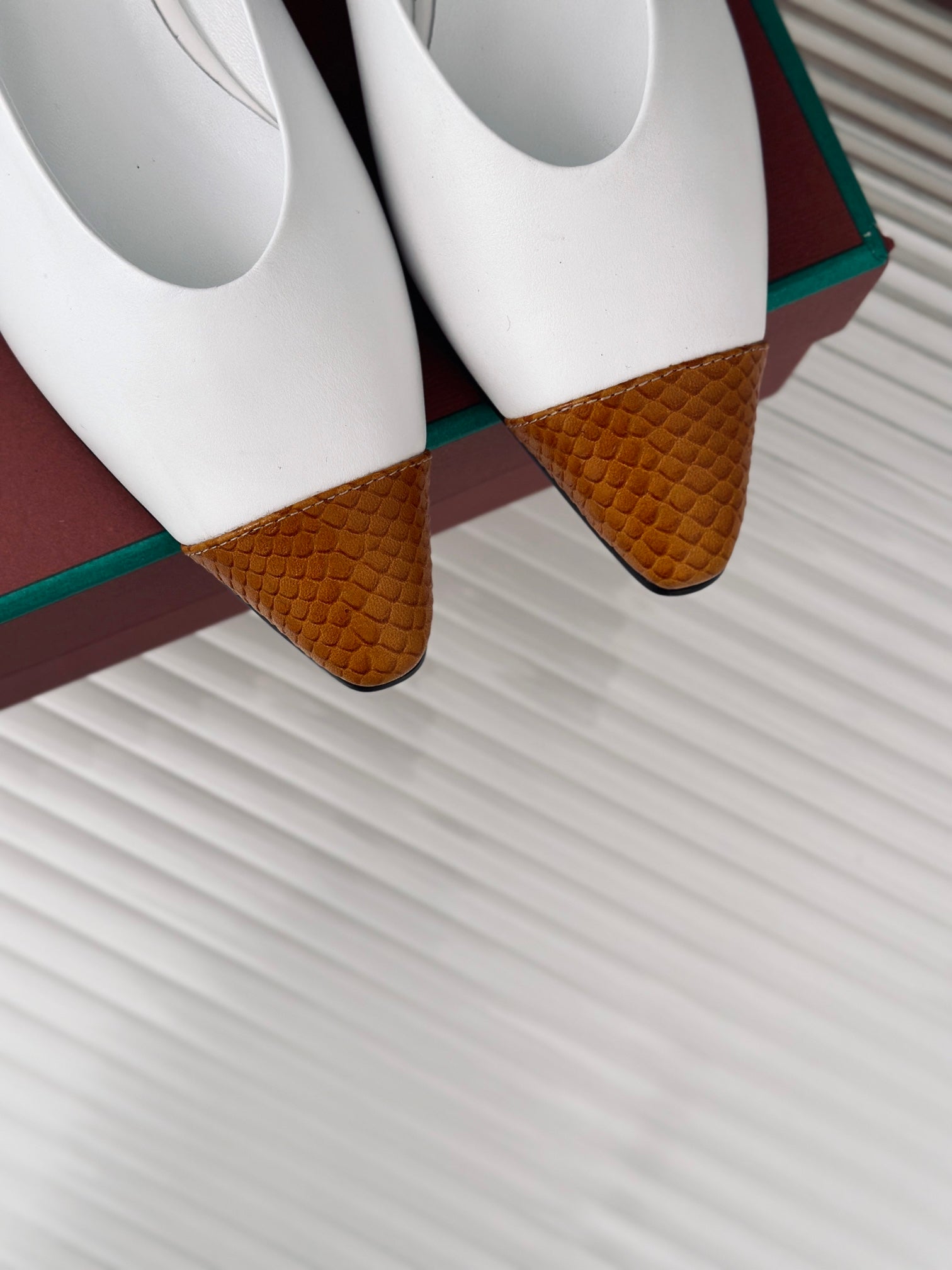 Loro Pia**/ Top quality classic beautiful retro witch color matching flat shoes VIP1:1