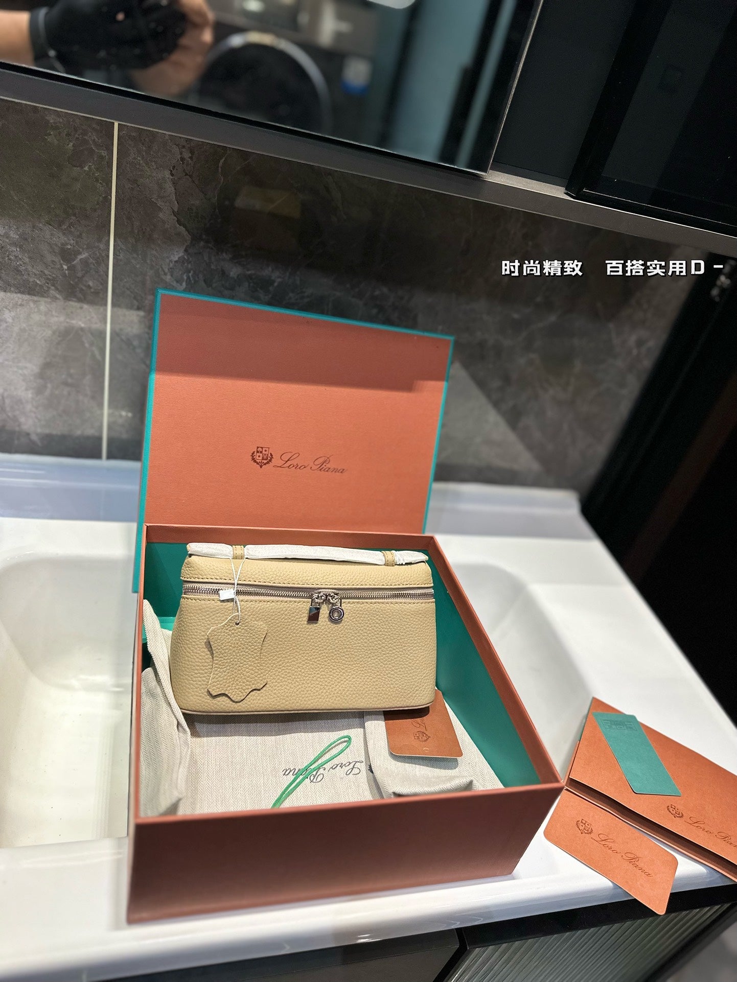 Loro Pia**2024 shoulder bag (multiple colors)