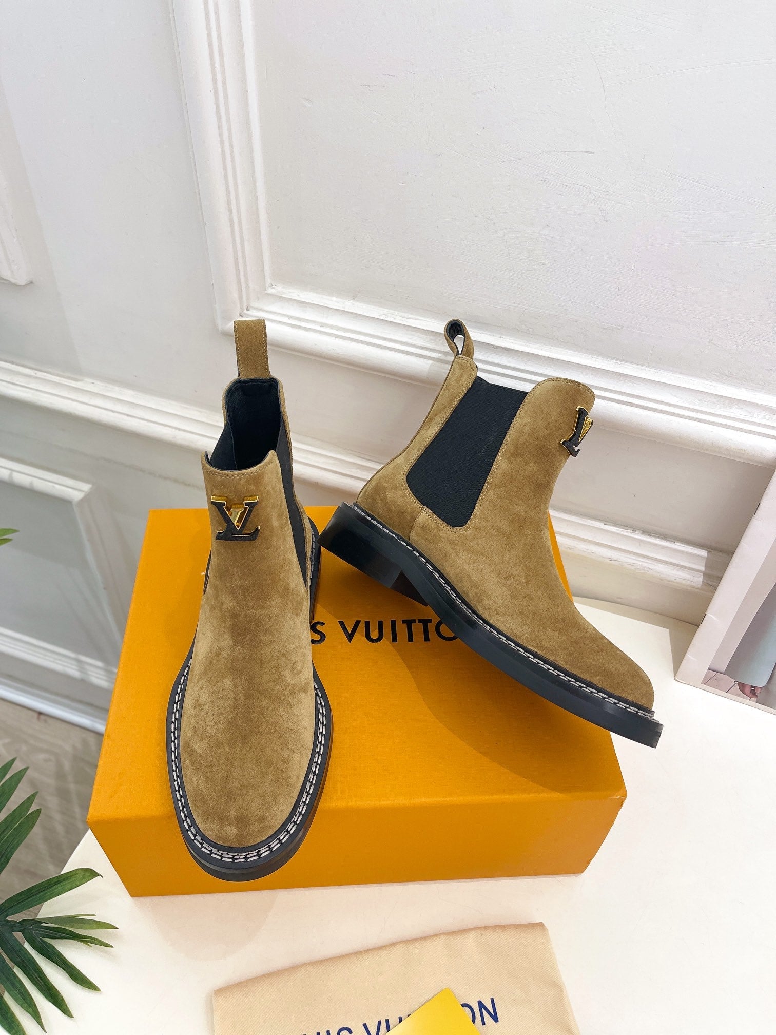 Louis Vuitton new 2025 new high quality VIP1:1 thick sole Chelsea ankle boots collection