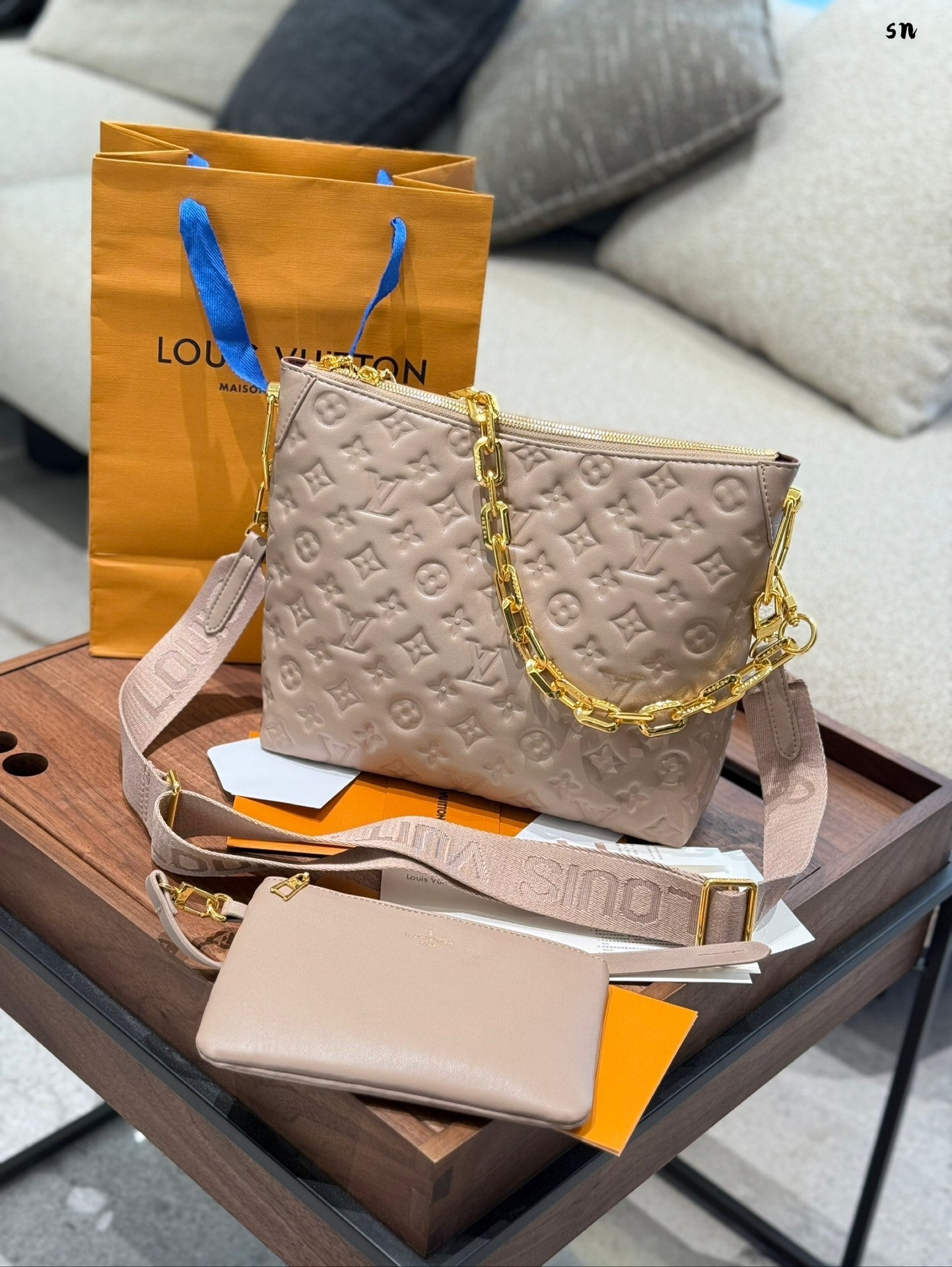 Coussin bag with chain