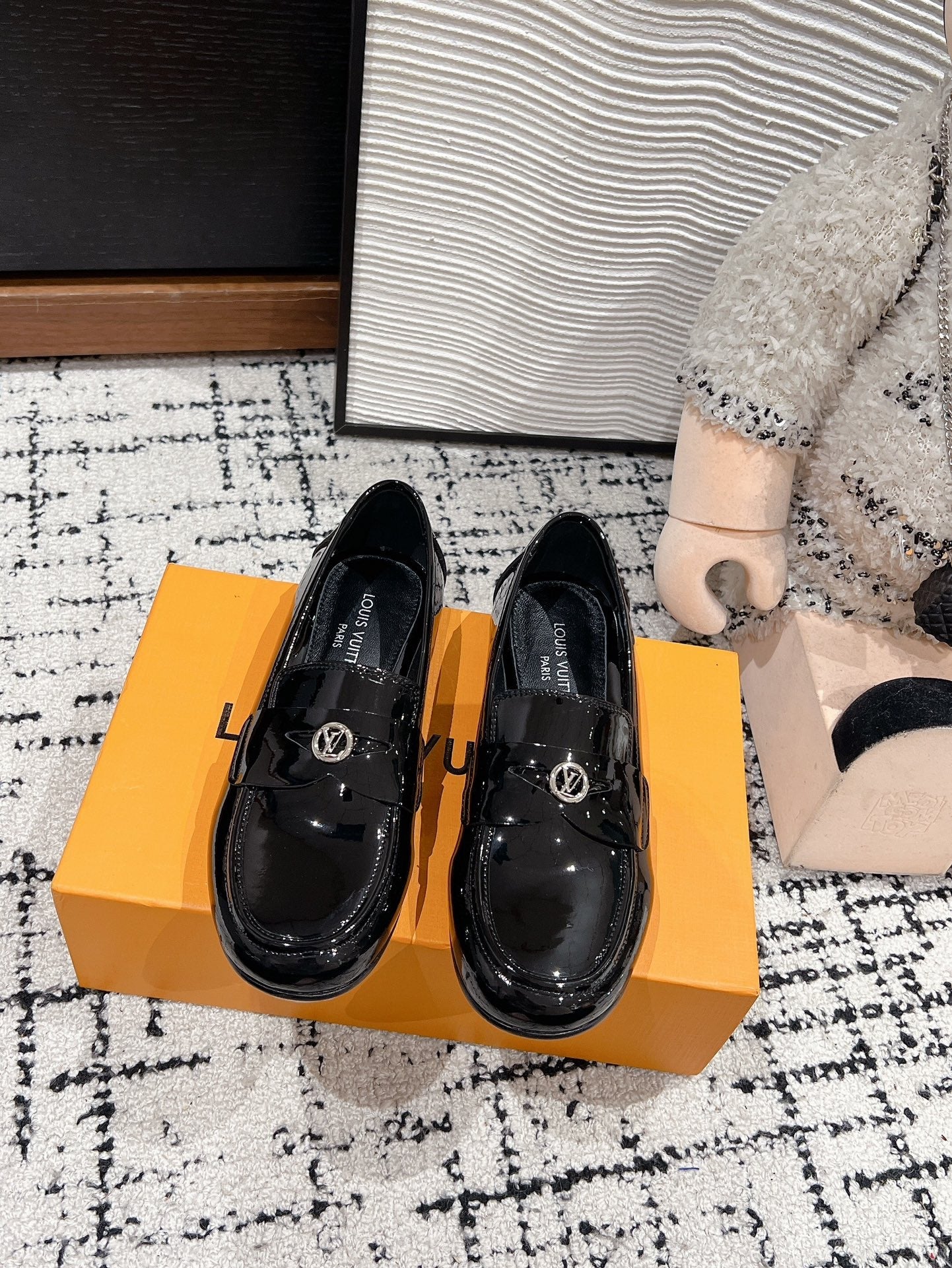 louis vuitt** 25ss new arrival～ Lv 2025 spring and summer new minimalist flat loafers VIP 1:1