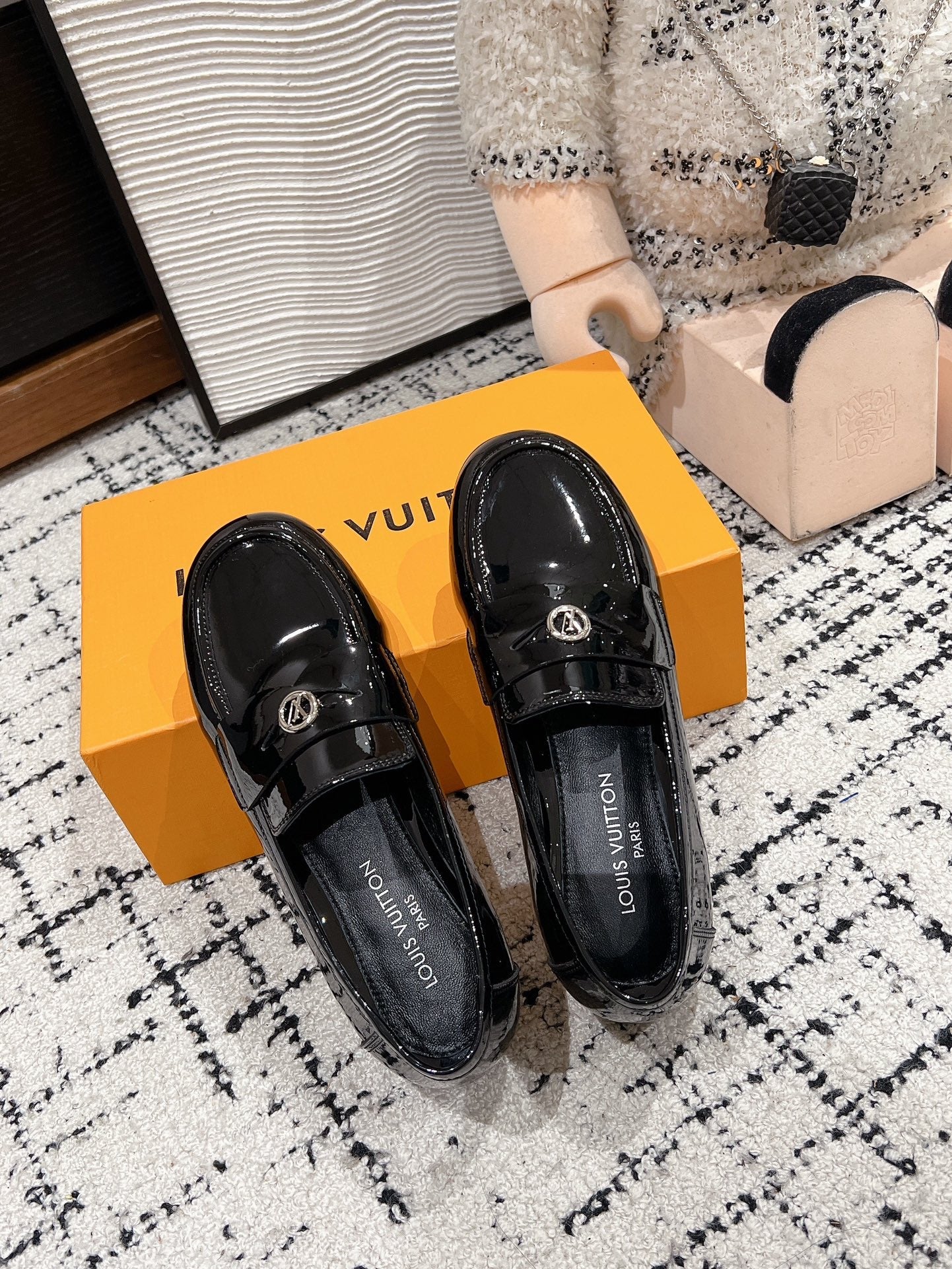 louis vuitt** 25ss new arrival～ Lv 2025 spring and summer new minimalist flat loafers VIP 1:1