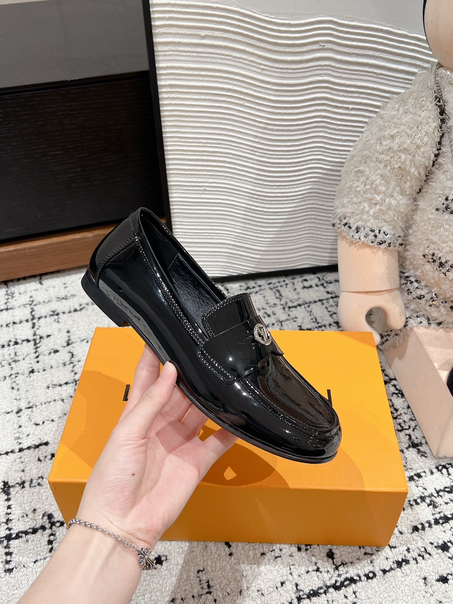 louis vuitt** 25ss new arrival～ Lv 2025 spring and summer new minimalist flat loafers VIP 1:1