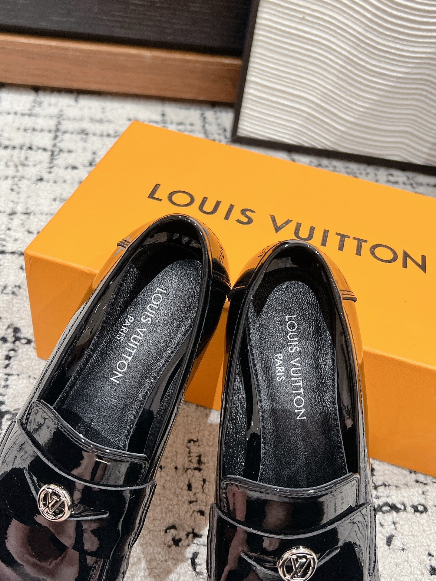louis vuitt** 25ss new arrival～ Lv 2025 spring and summer new minimalist flat loafers VIP 1:1