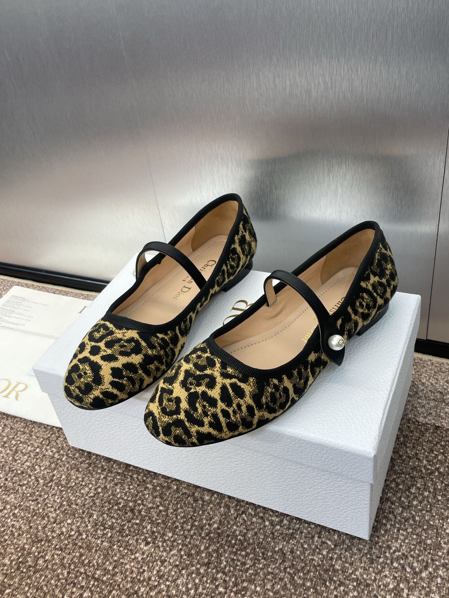 D*or 2024 Early Spring Haute Couture Collection New Iconic Electric Embroidery Raglan Pattern Ballet Shoes  VIP 1:1