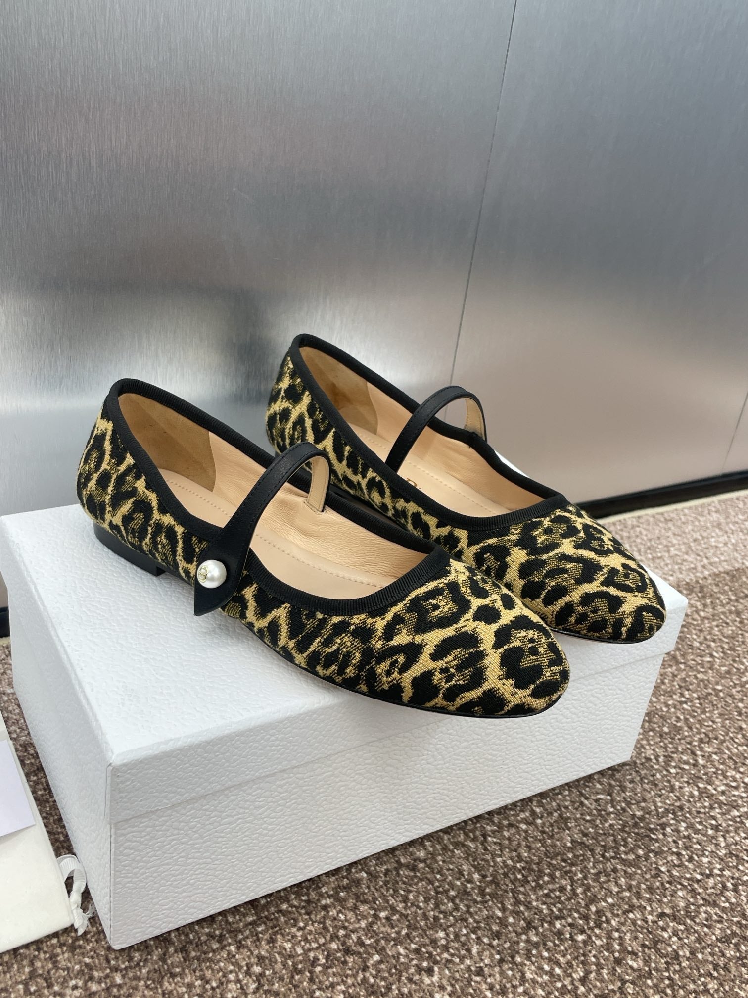 D*or 2024 Early Spring Haute Couture Collection New Iconic Electric Embroidery Raglan Pattern Ballet Shoes  VIP 1:1